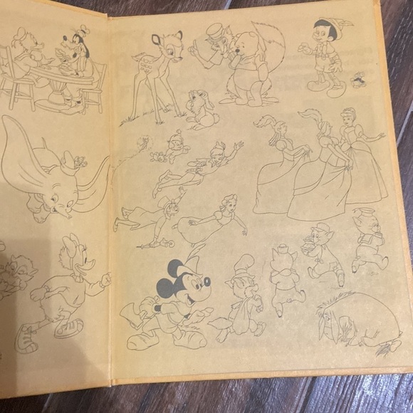 Lot of two vintage Disney hardback books Walt Disney great moments in fiction - Picture 9 of 10